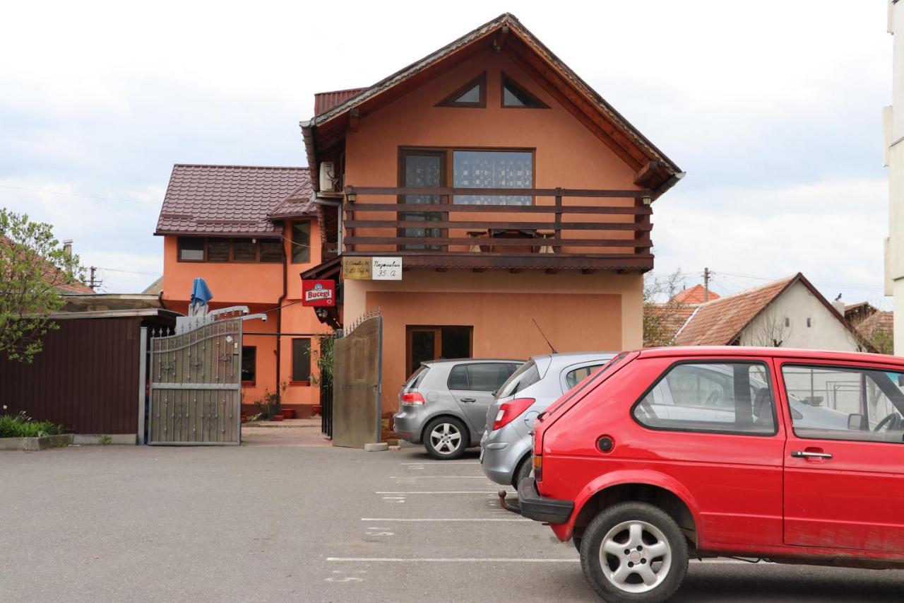 Hotel Amelia House à Făgăraş Extérieur photo