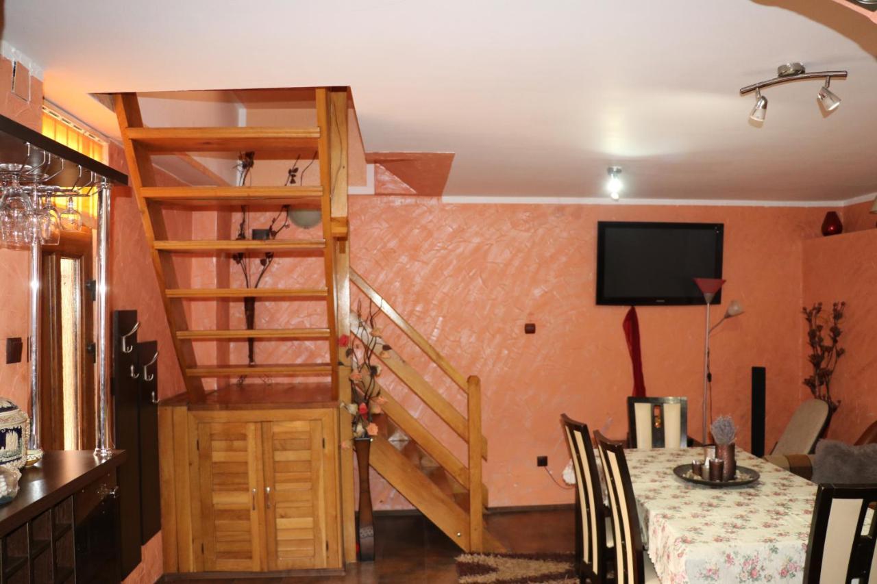 Hotel Amelia House à Făgăraş Extérieur photo