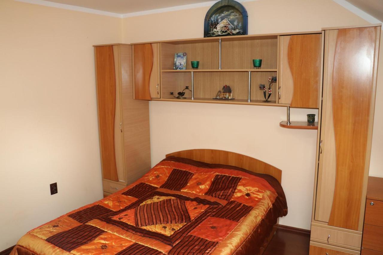 Hotel Amelia House à Făgăraş Extérieur photo