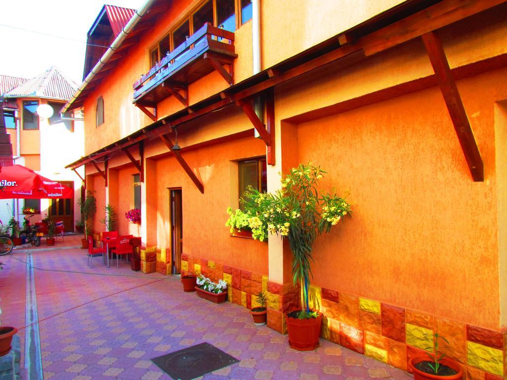 Hotel Amelia House à Făgăraş Extérieur photo
